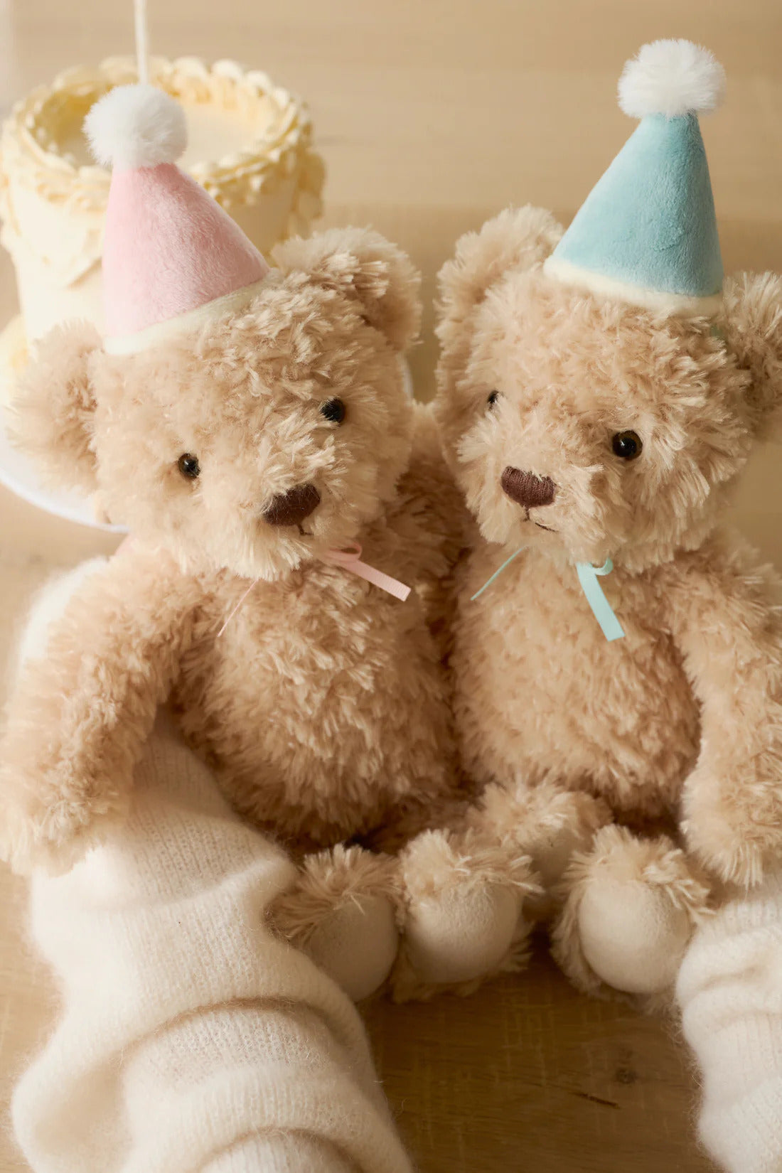 Snuggle Bunnies - Birthday Arthur
