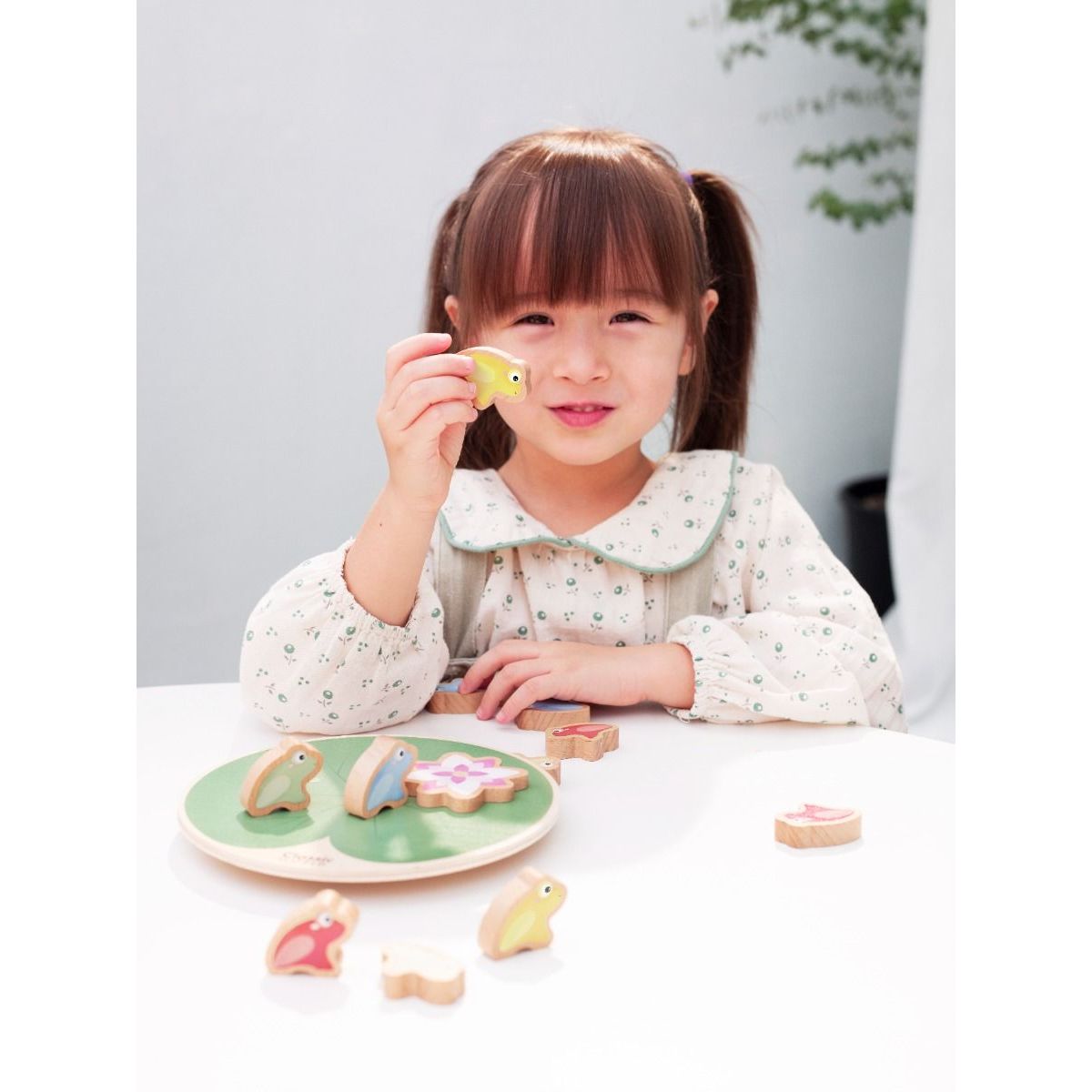 Classic World Balancing Water Lily