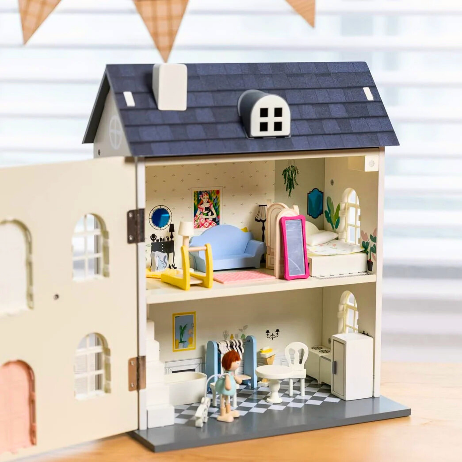 Dolls, Houses & Furniture