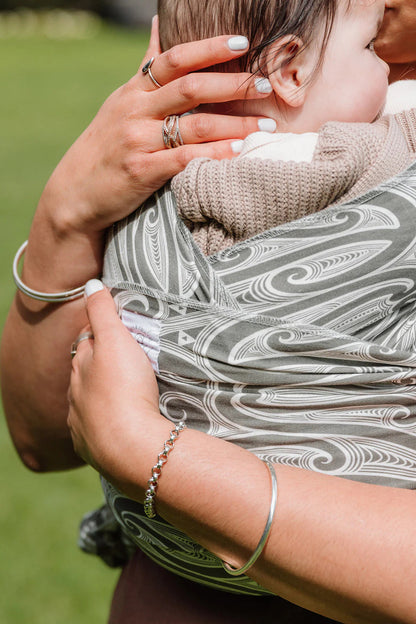 Hiwa & Awa Co Okooko Pēpi Baby Wrap Carrier