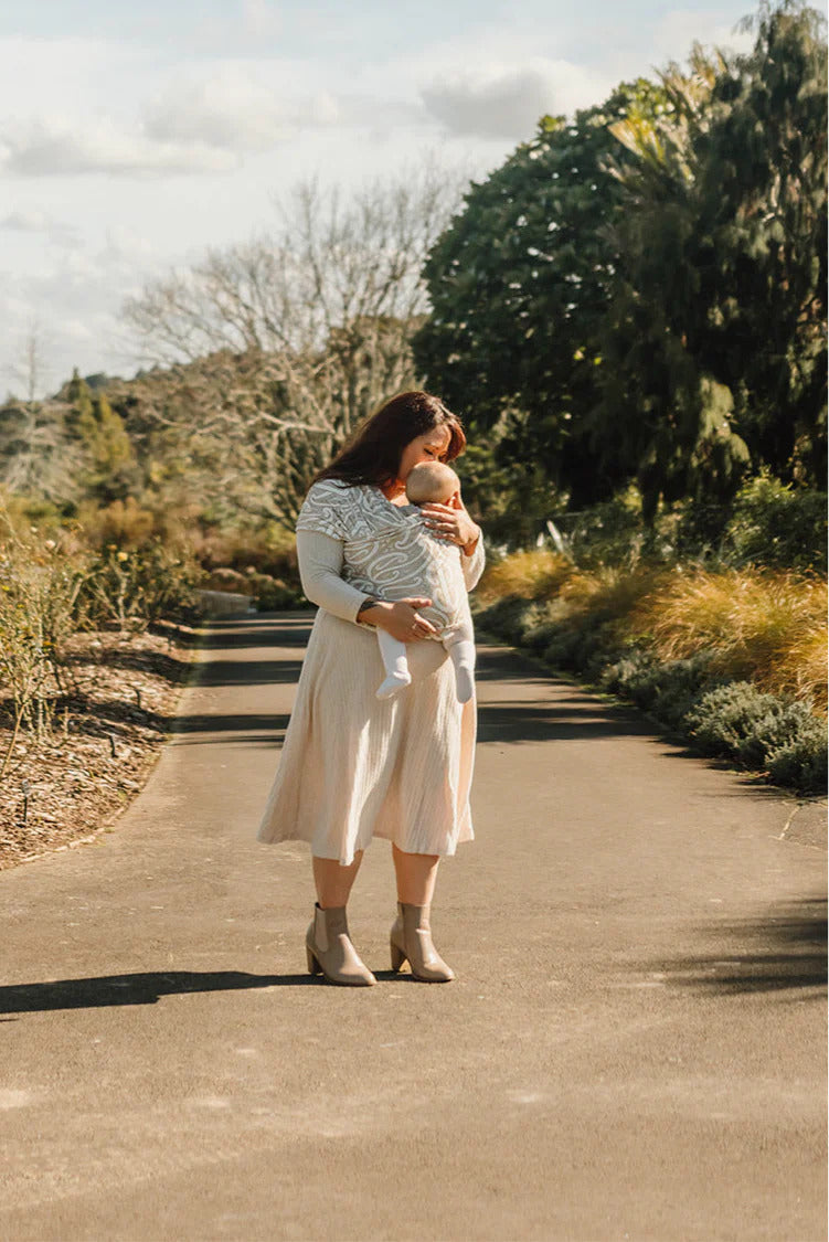 Hiwa & Awa Co Okooko Pēpi Baby Wrap Carrier