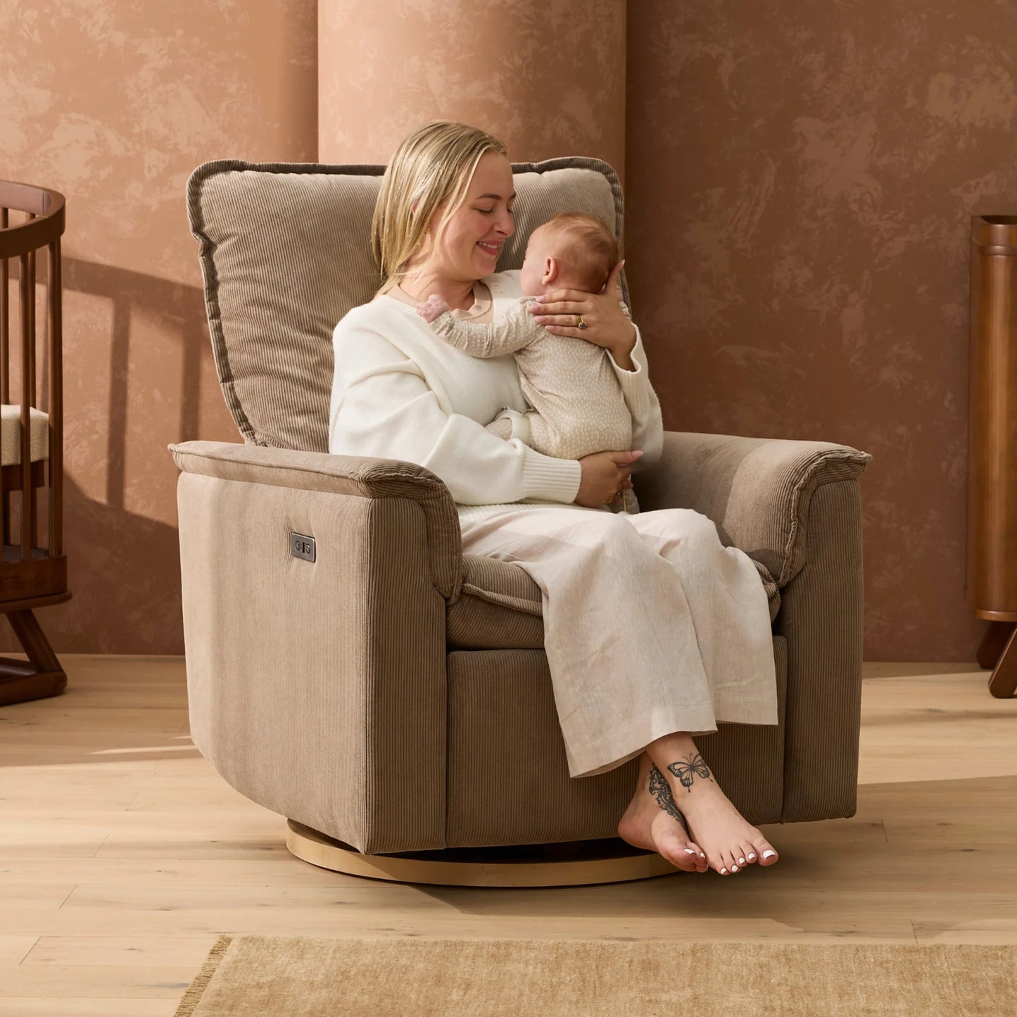 iL TuTTo Louie Electric Recliner Chair