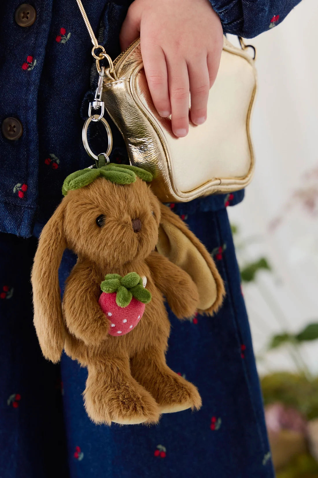 Snuggle Bunnies - Strawberry Penelope Keyring - Oak