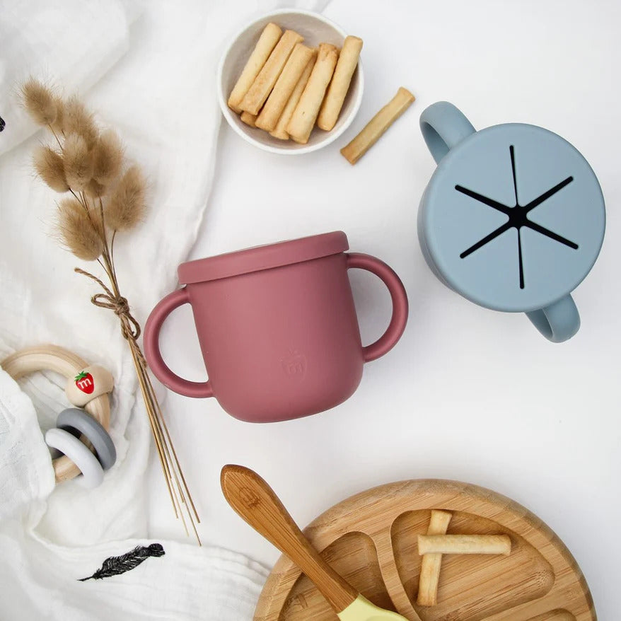 nil. Silicone snack cup