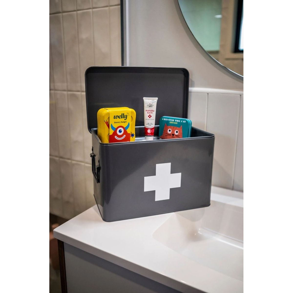 Parachute First Aid Family Essentials - Fully Kitted - Cute Kids Plasters