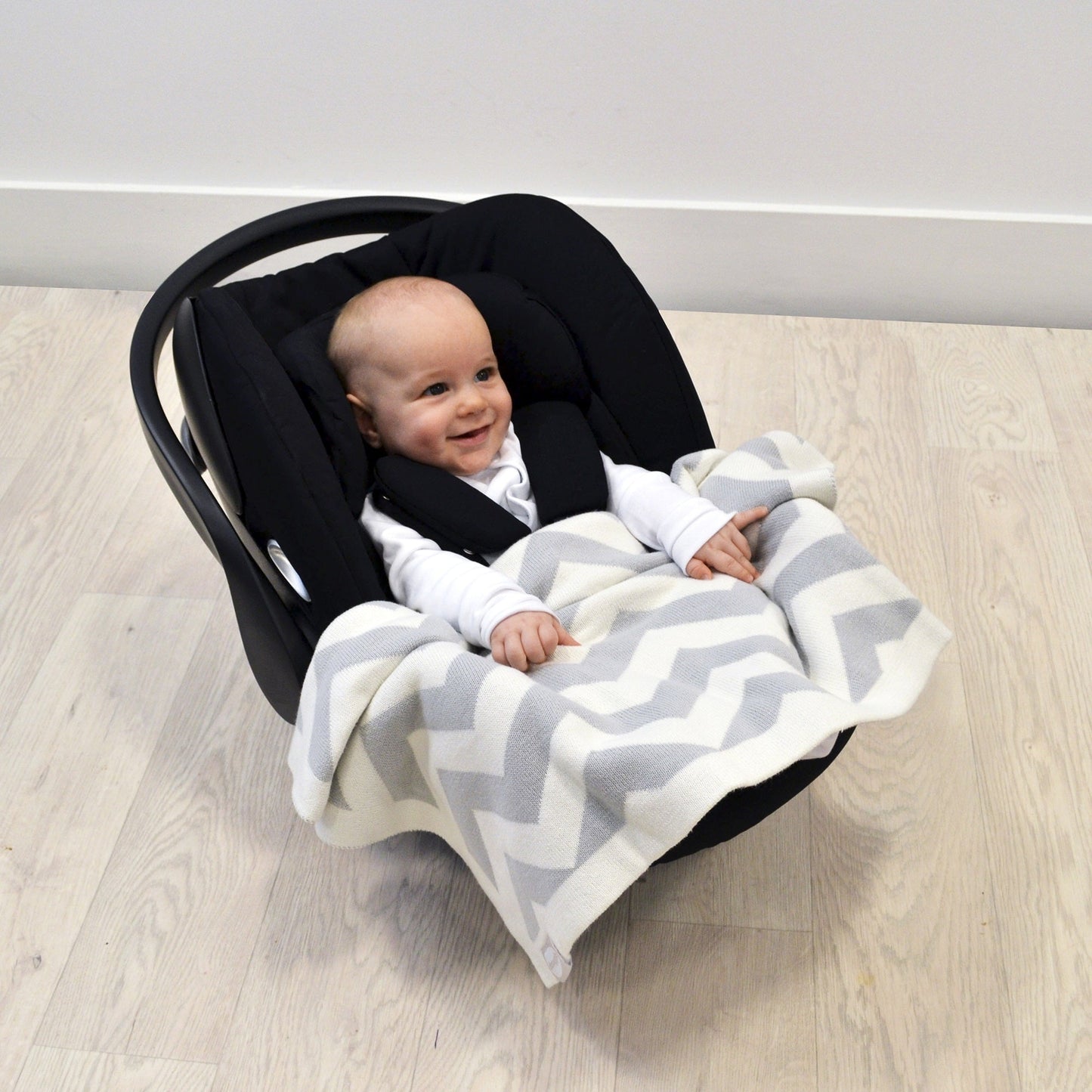 Shnuggle Knitted Blanket Chevron