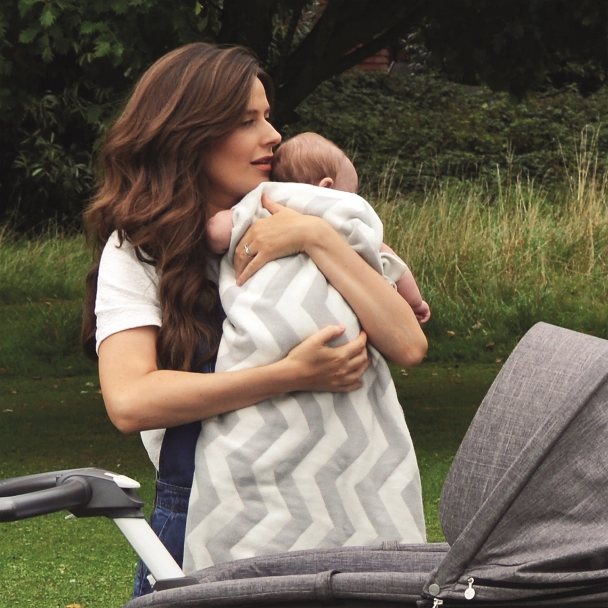 Shnuggle Knitted Blanket Chevron