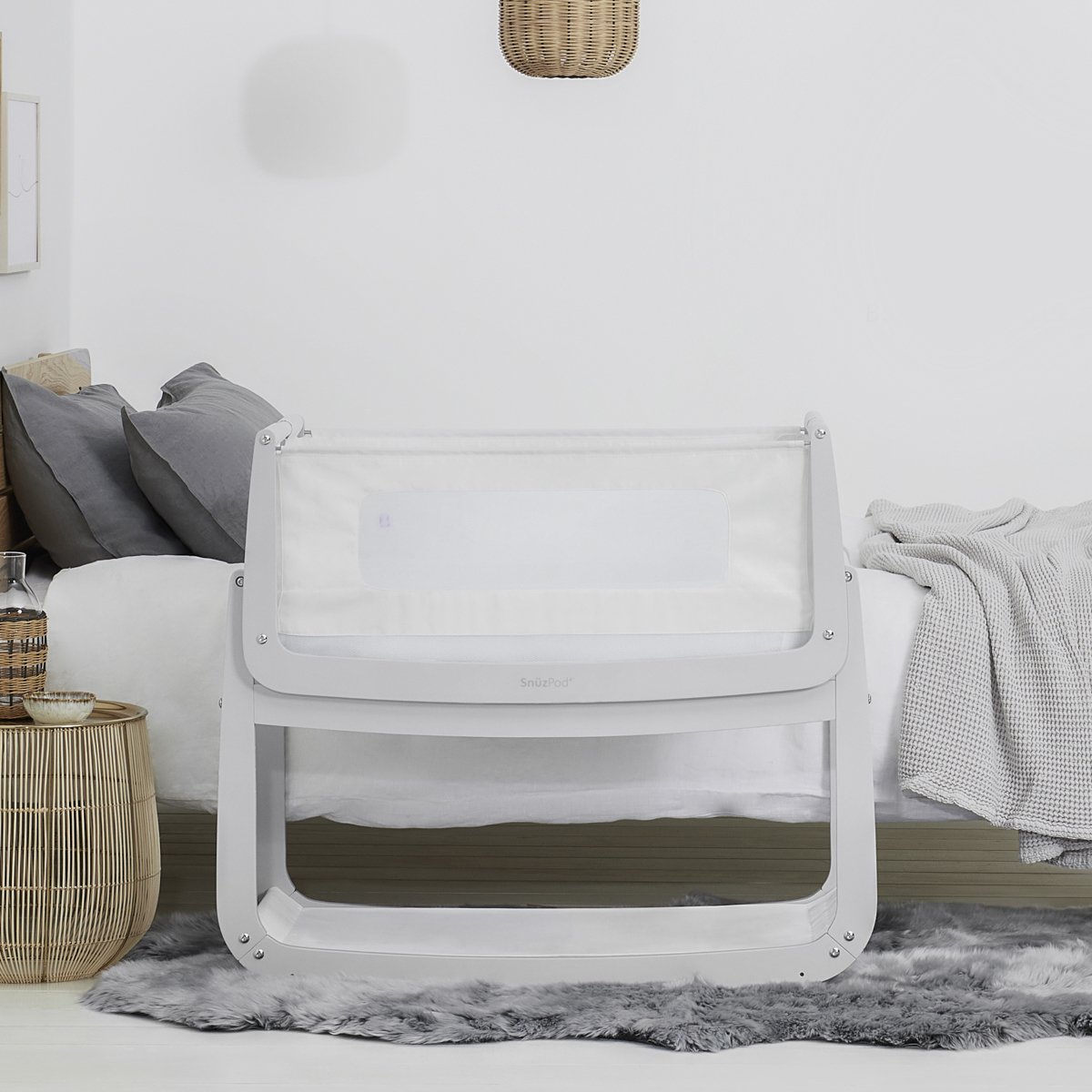 SnuzPod4 Bedside Bassinet