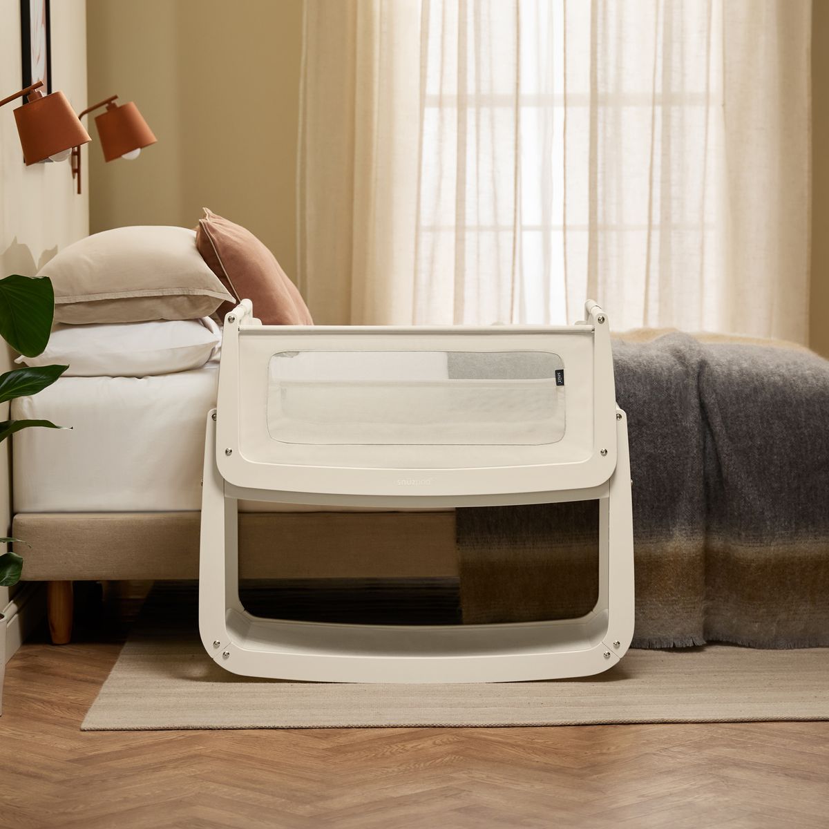 SnuzPod5 Bedside Bassinet