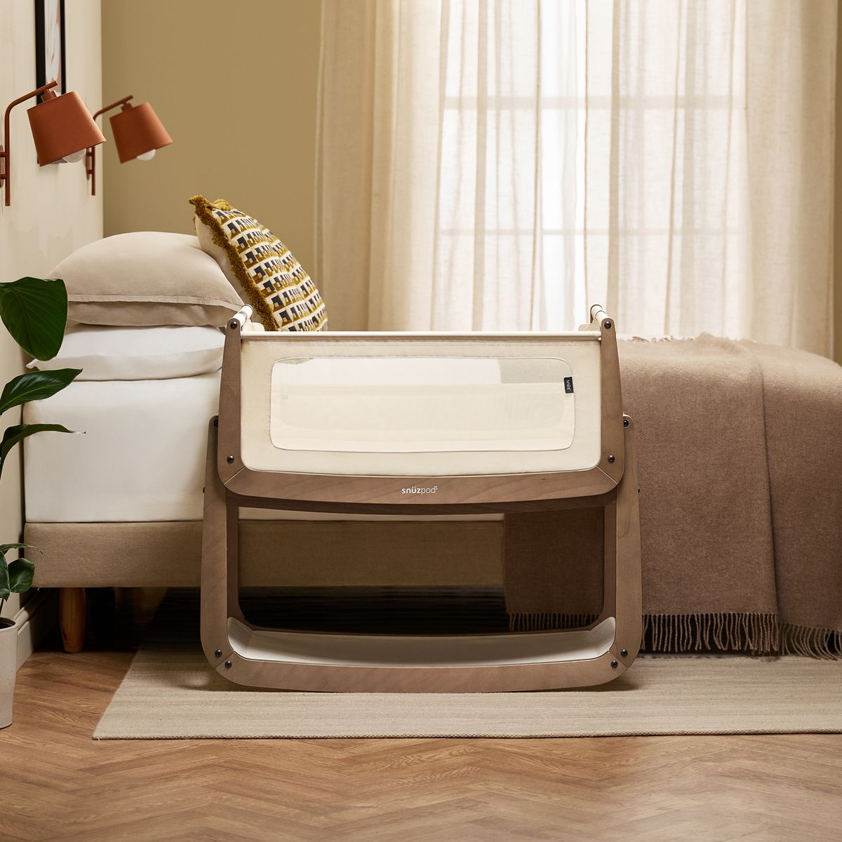 SnuzPod5 Bedside Bassinet