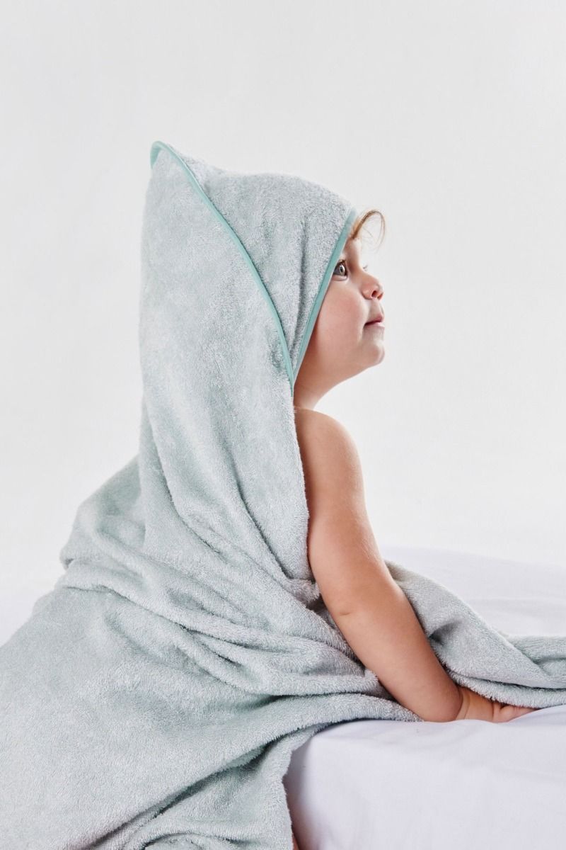 little-bamboo-hooded-towel-whisper-ls