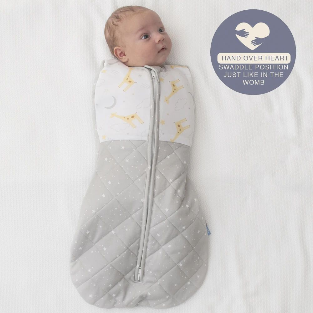 living-textiles-smart-sleep-zip-up-swaddle-noah-giraffe-2