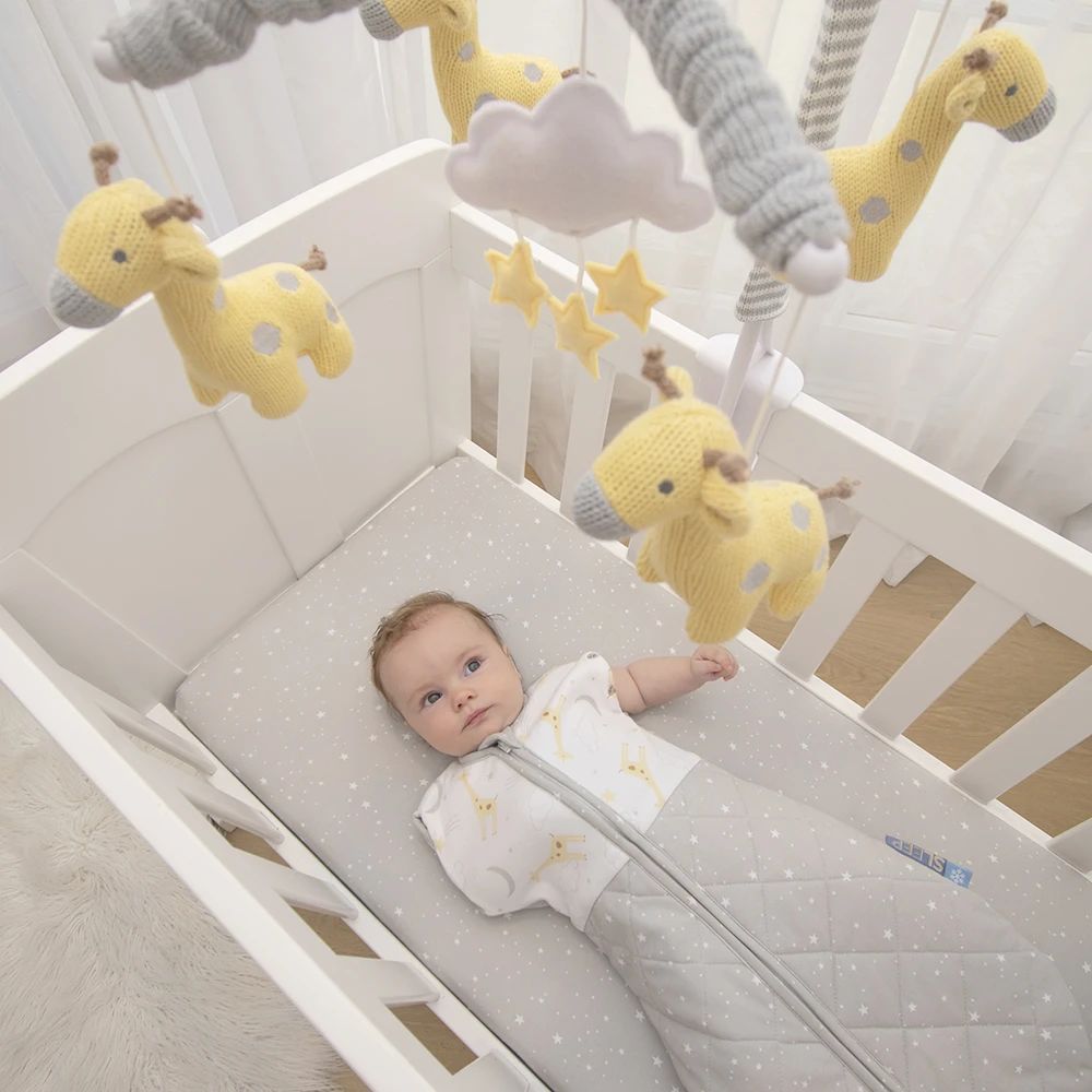 living-textiles-smart-sleep-zip-up-swaddle-noah-giraffe-ls