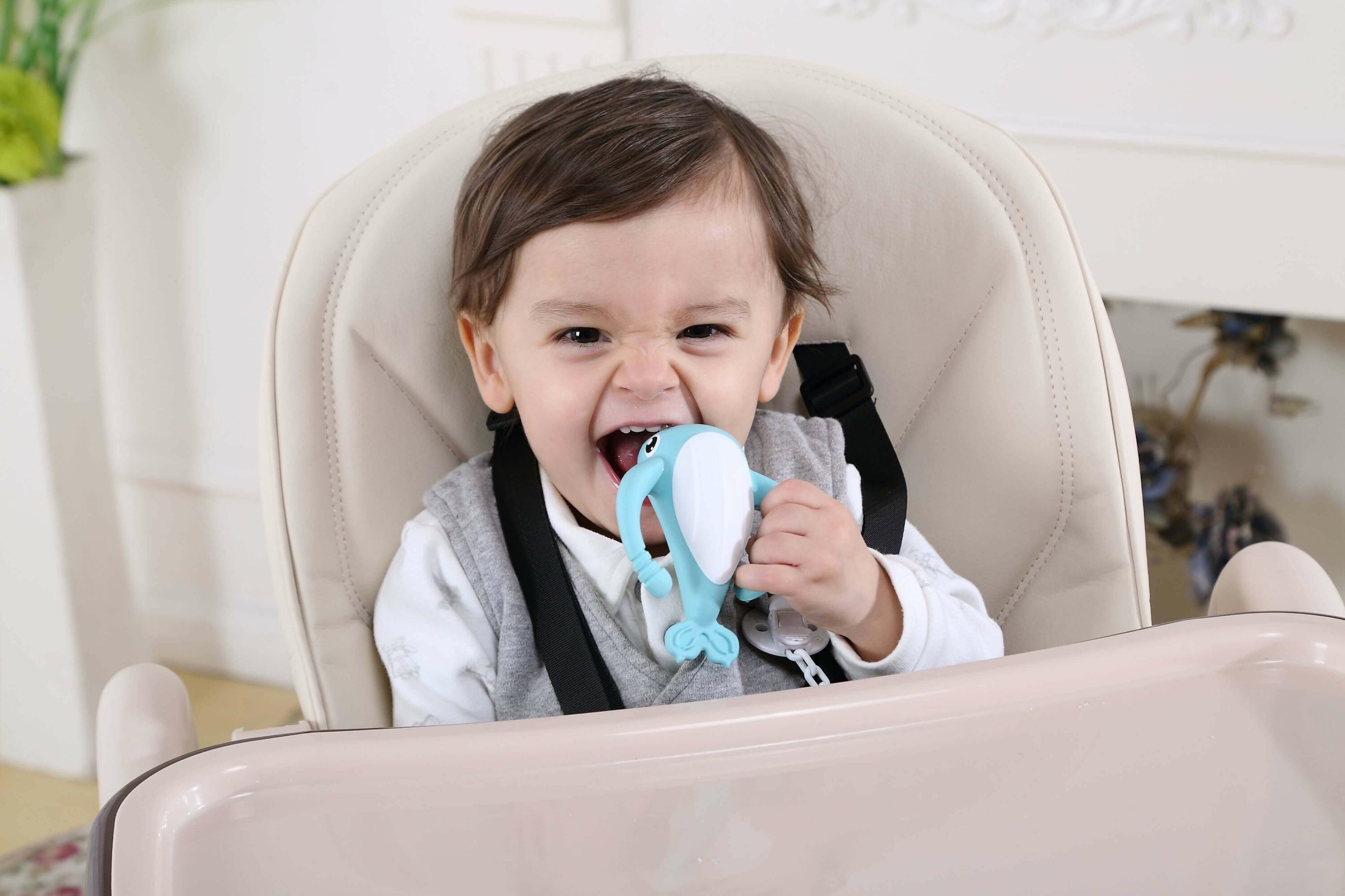 smily-mia-nora-narwhal-teether-light-blue-ls