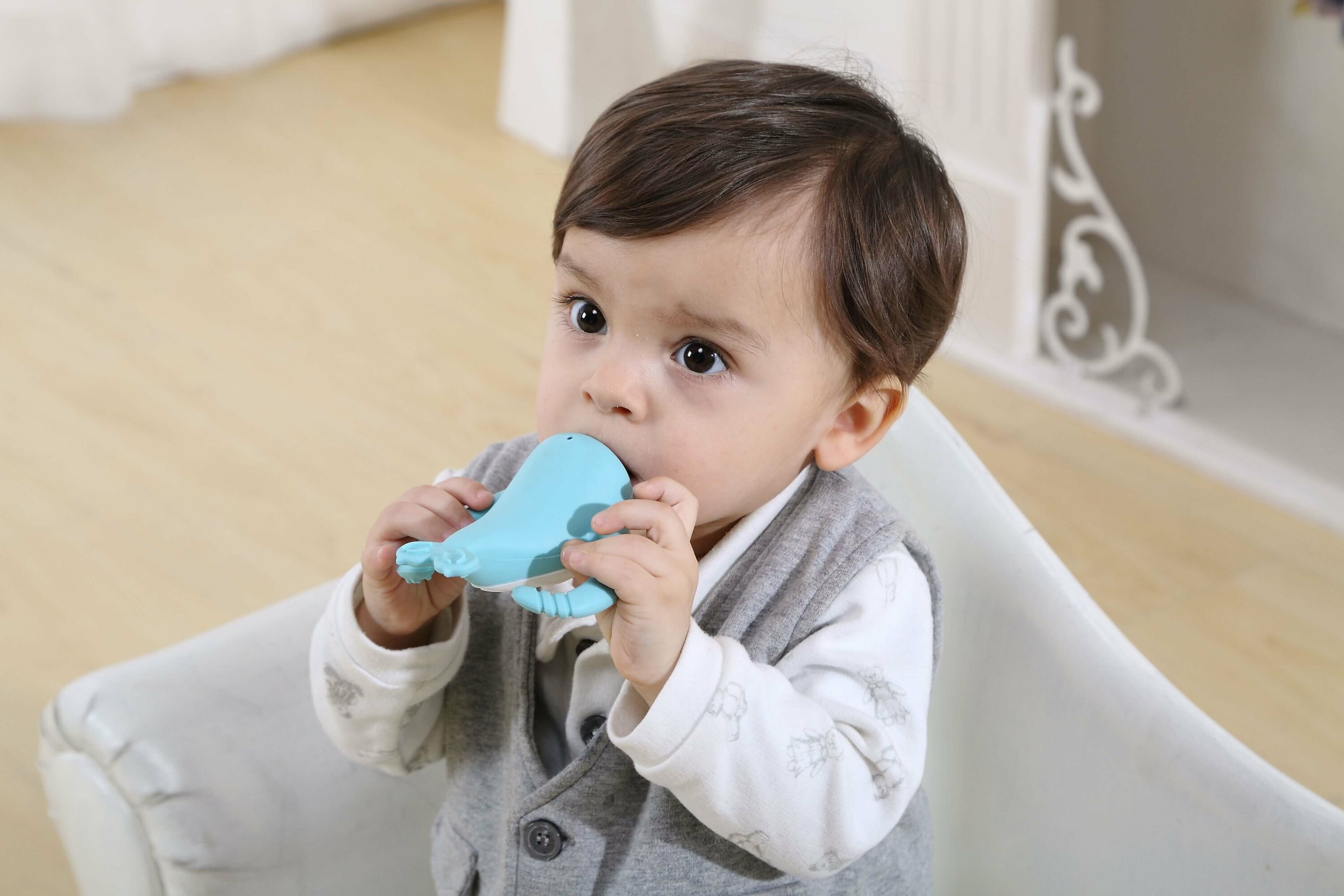 smily-mia-nora-narwhal-teether-light-blue-ls3