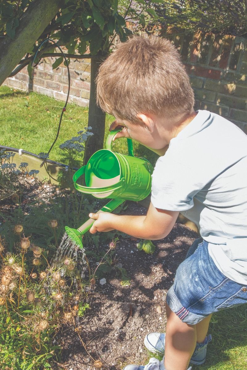 qbj293-green-watering-can-ls