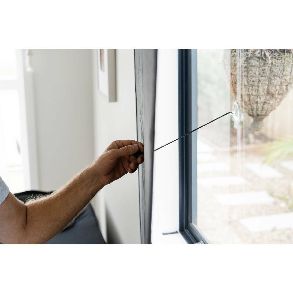 1L000W301-lights-out-blackout-blinds-7