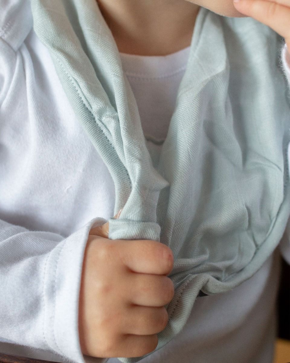 little-bamboo-muslin-bib-2pk-whisper-ls2