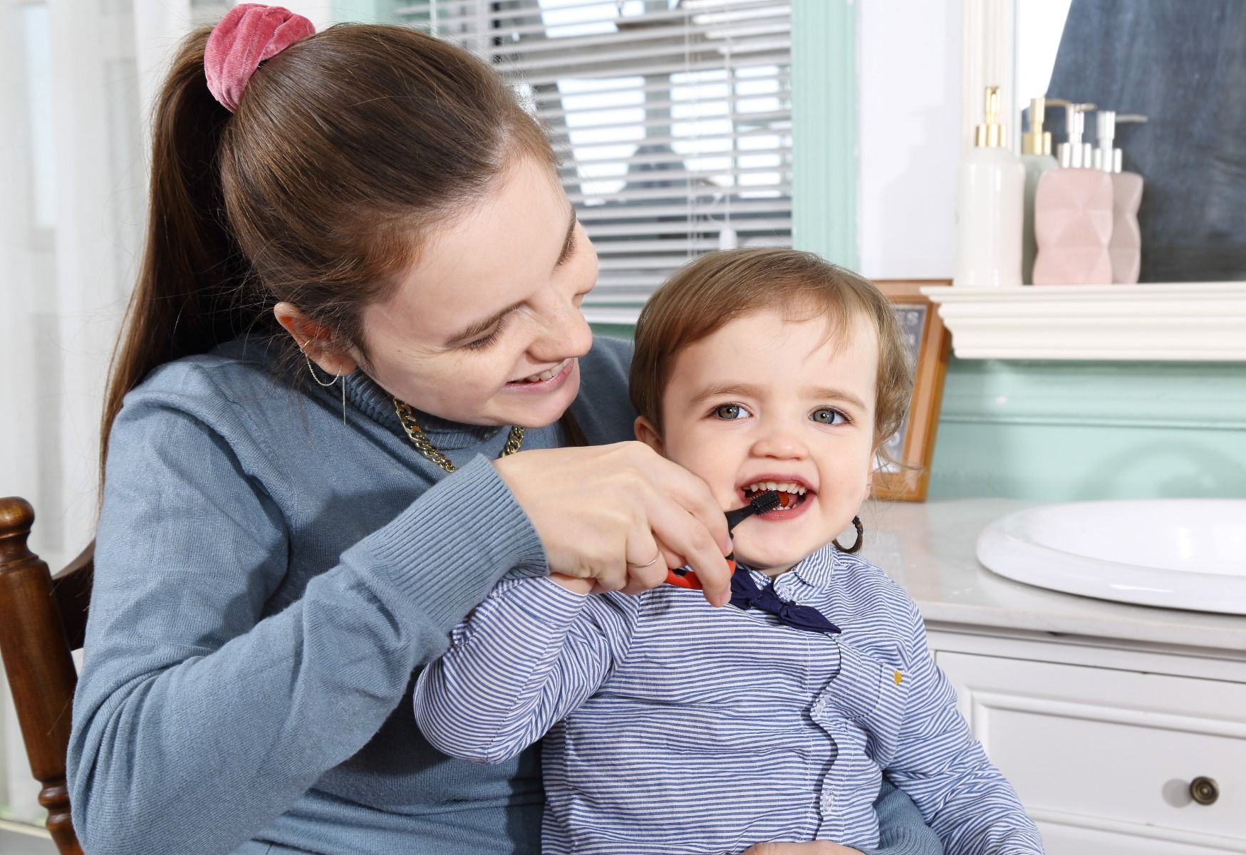 mombella-training-toothbrush-ladybug-3