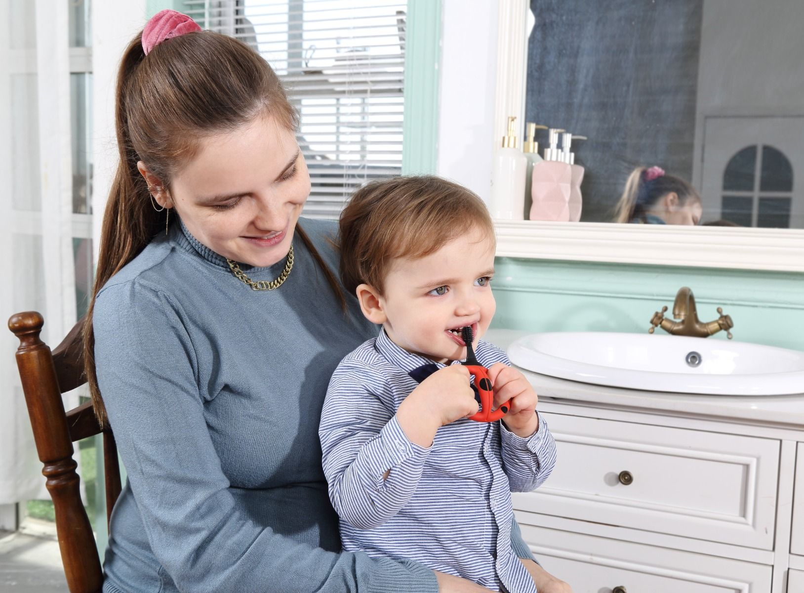 mombella-training-toothbrush-ladybug-4
