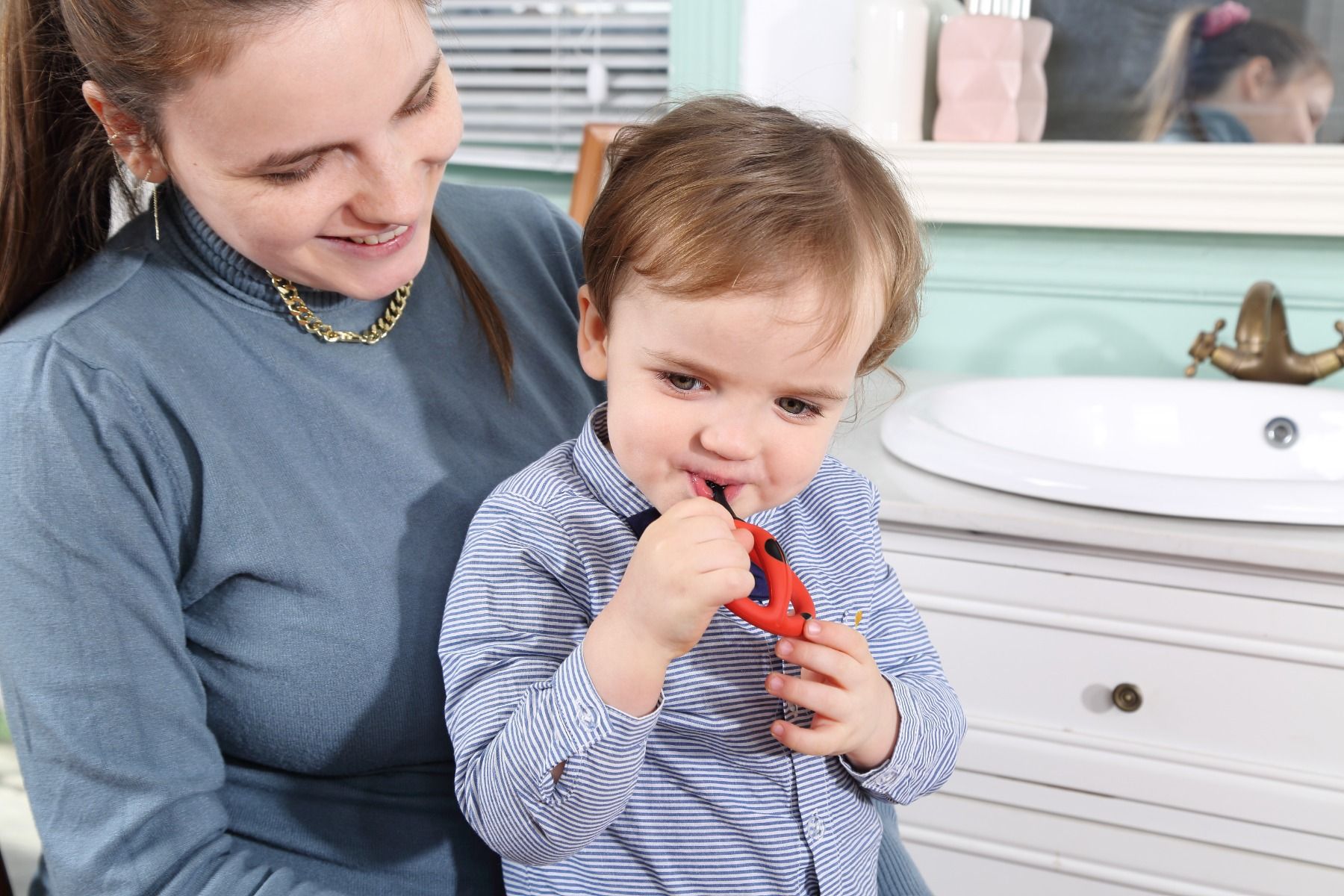 mombella-training-toothbrush-ladybug-5
