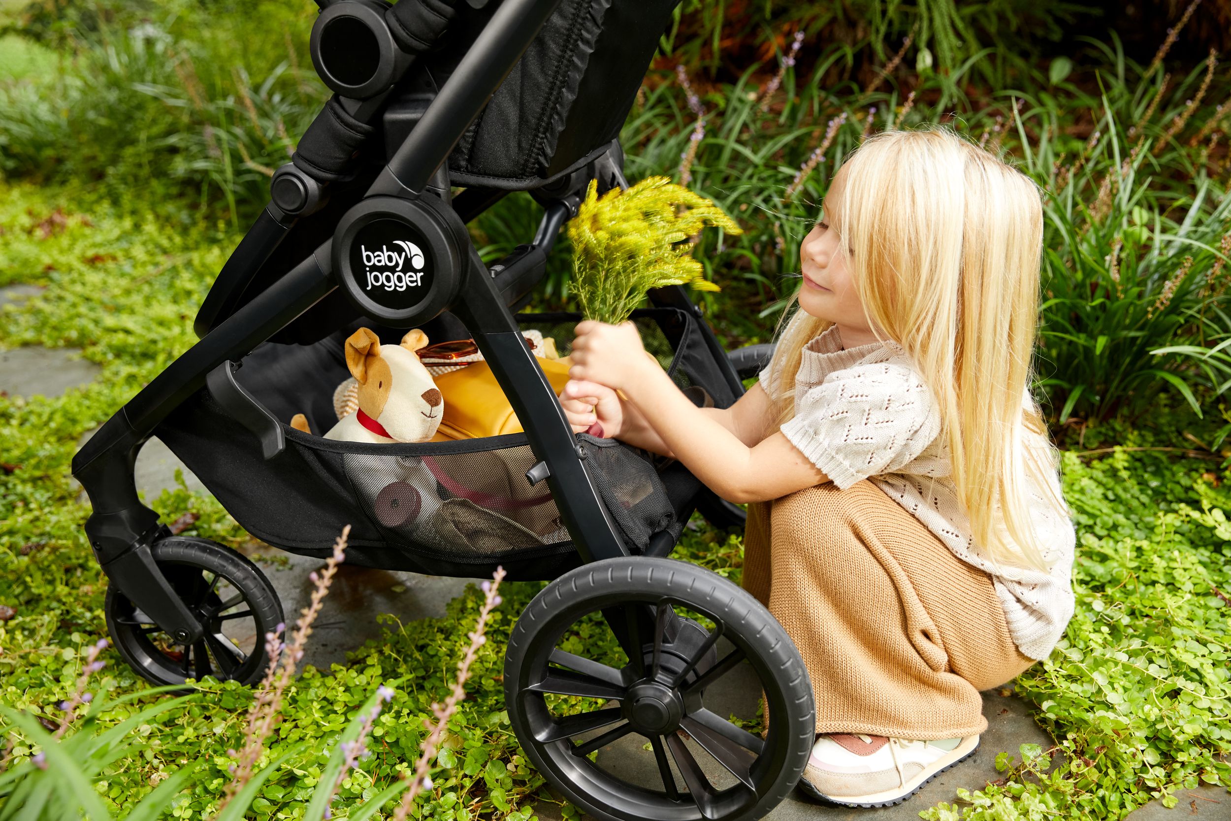 Baby_Jogger_City_Sights_Basket_Lifestyle_0351_1