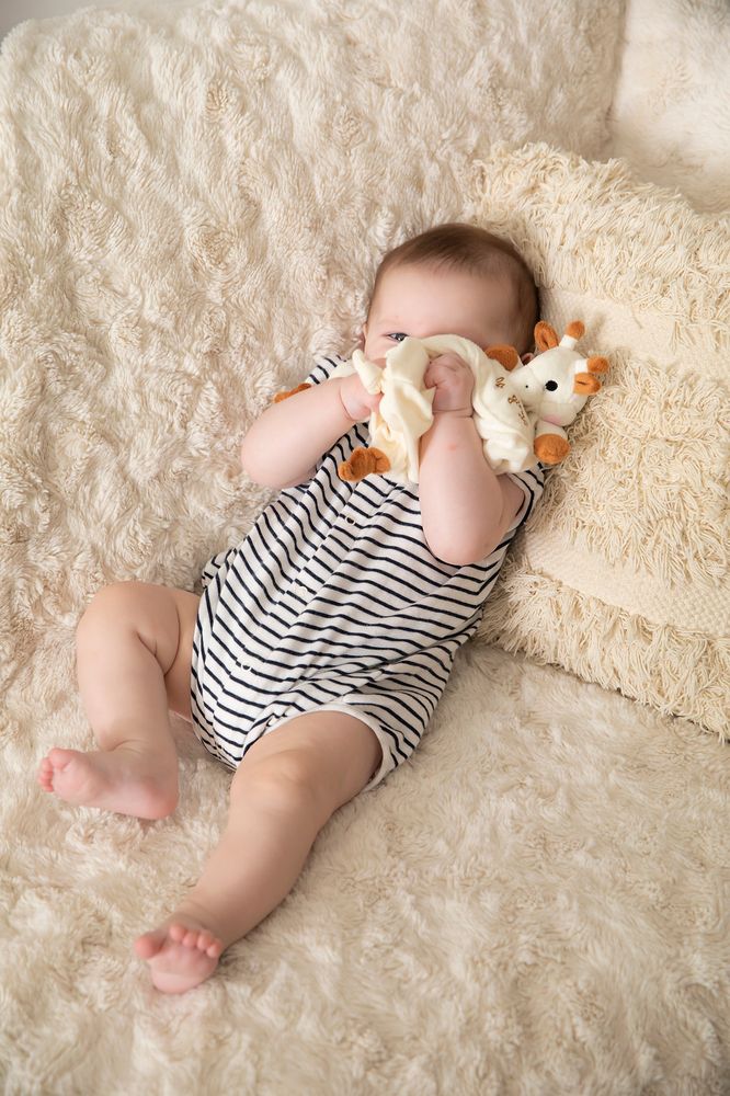 sophie-the-giraffe-comforter-with-soother-holder-4