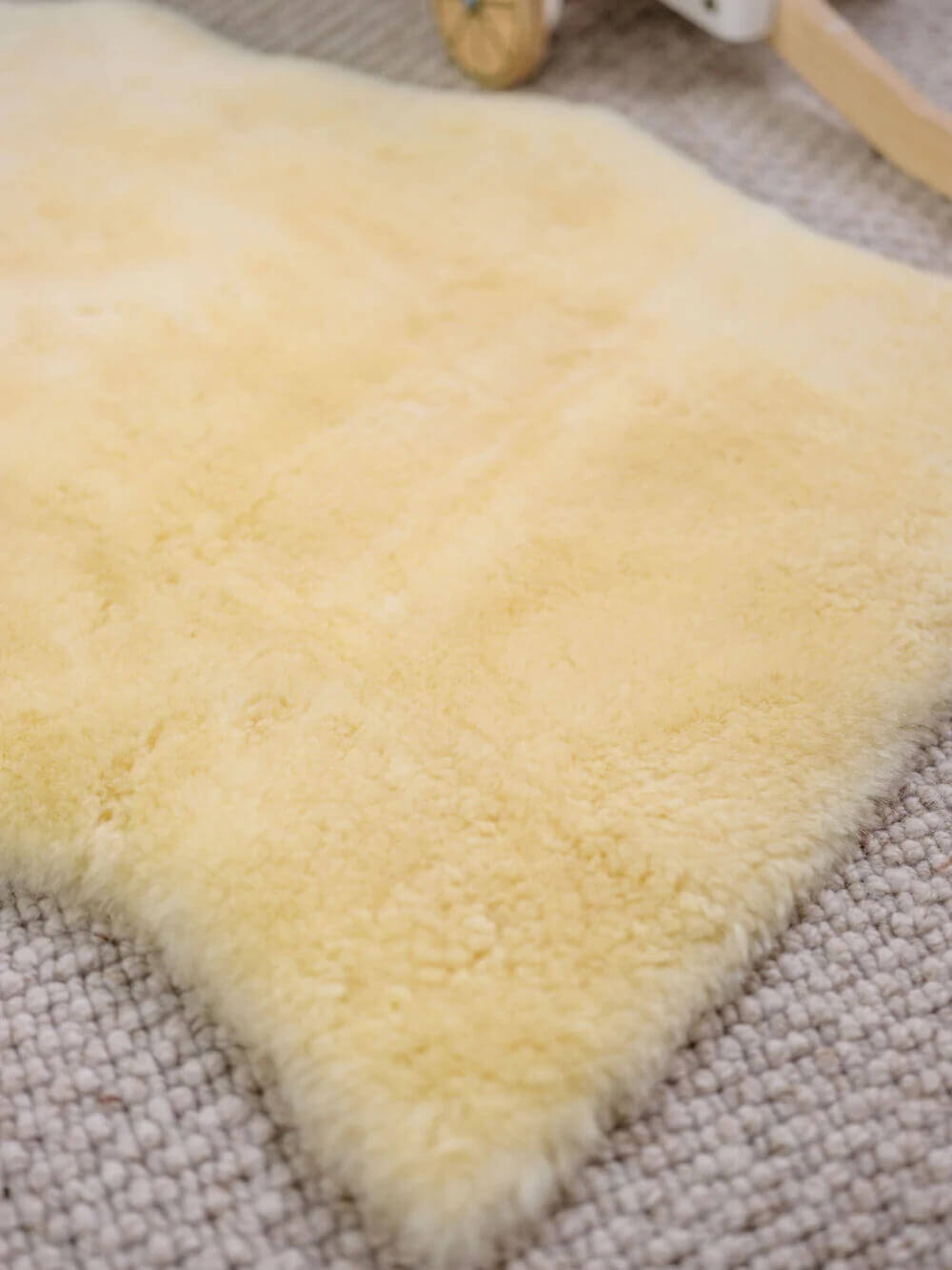 babyrest-natural-lambskin-rug-ls2