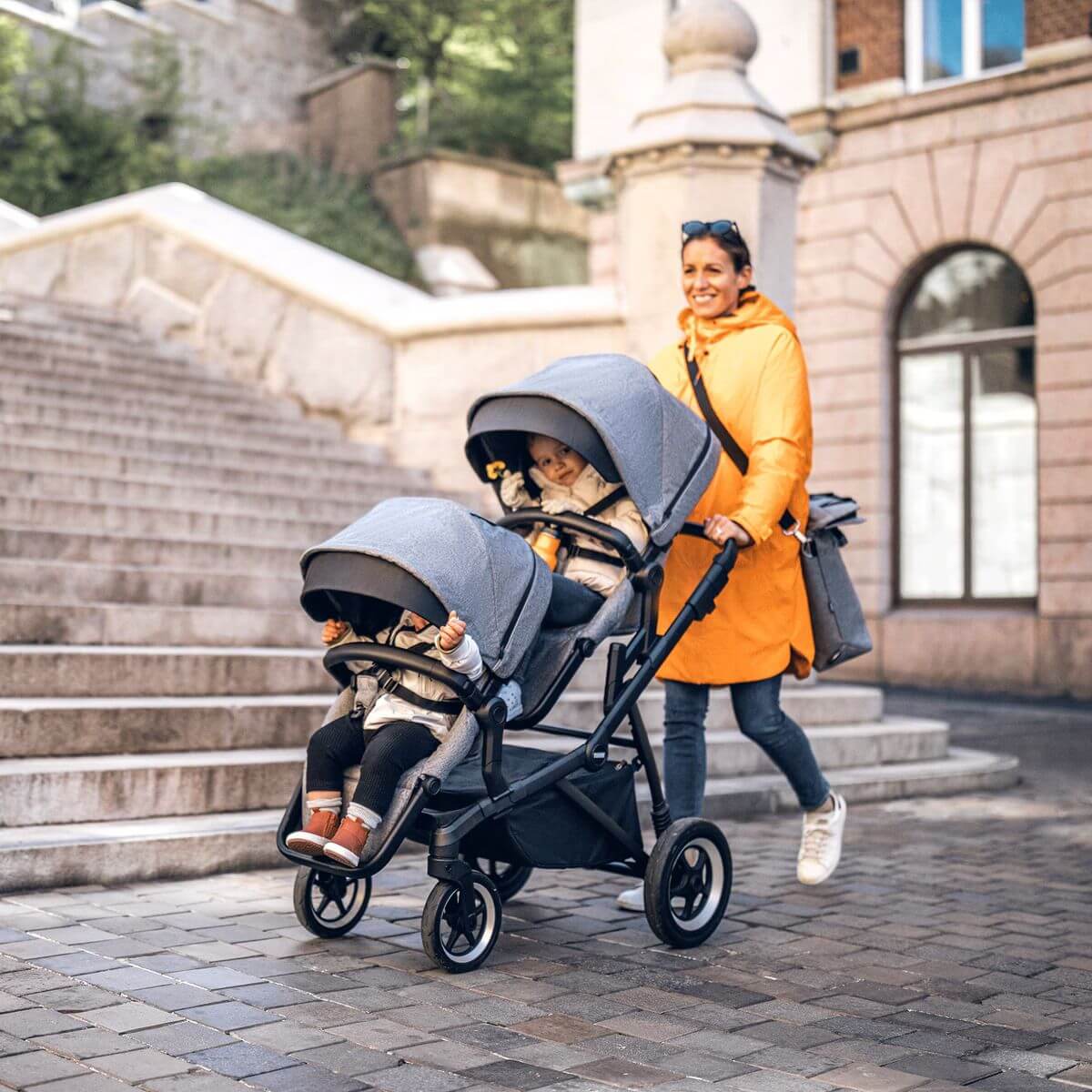 thule-sleek-sibling-seat-grey-on-black-ls